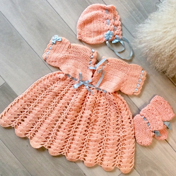 HP💝Vintage Crocheted Baby Dress, Booties, & Hat💝 - Picture 4 of 6